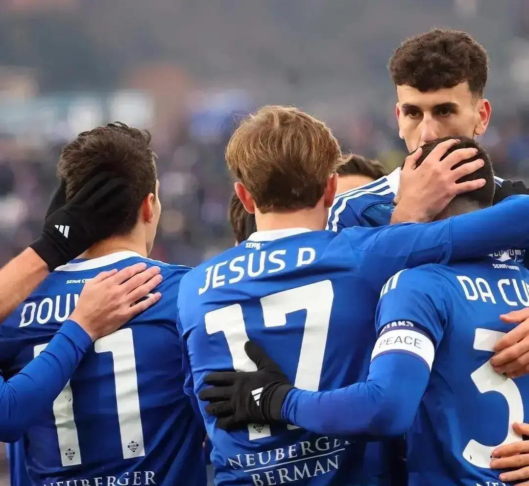 爱游戏体育-关于巴黎圣日耳曼训练开放日；今夜外线爆发引欢呼；意大利杯在即；轮换策略成焦点的信息